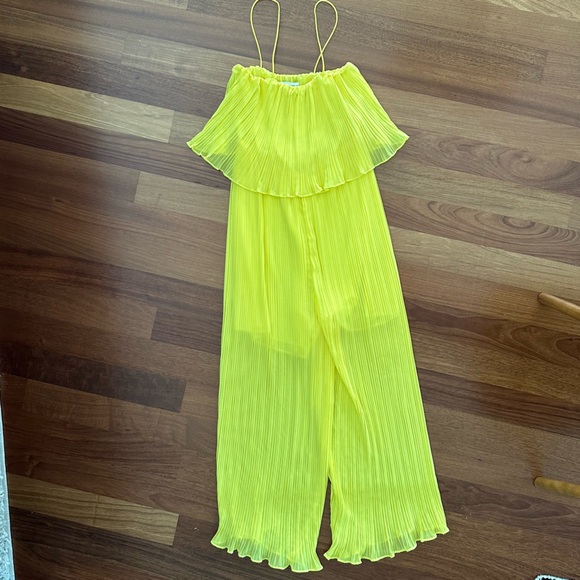 Zara Plisse Jumpsuit in Yellow - Picture 6 of 8